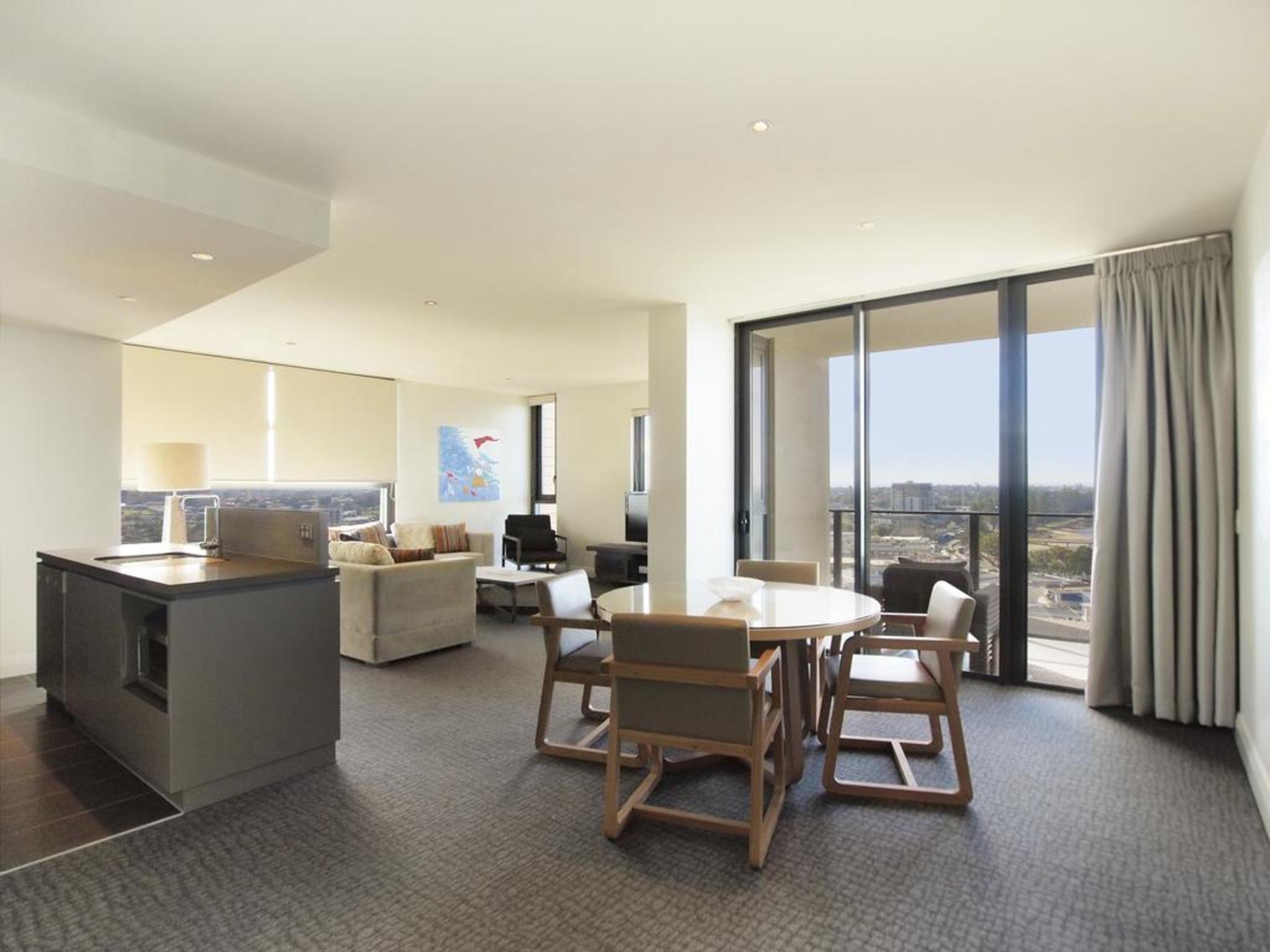 Oaks Redcliffe Mon Komo Suites Bagian luar foto