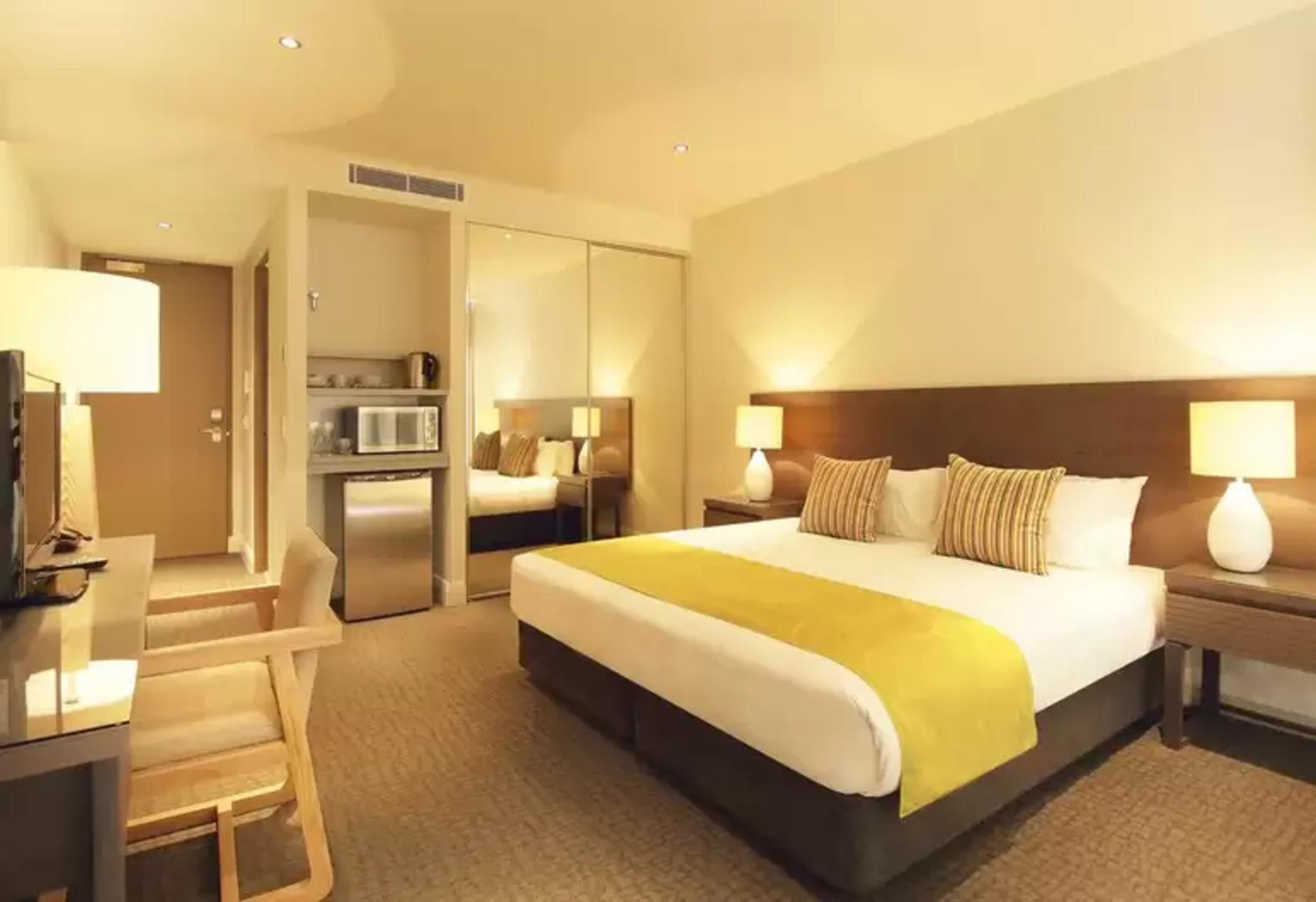 Oaks Redcliffe Mon Komo Suites Bagian luar foto
